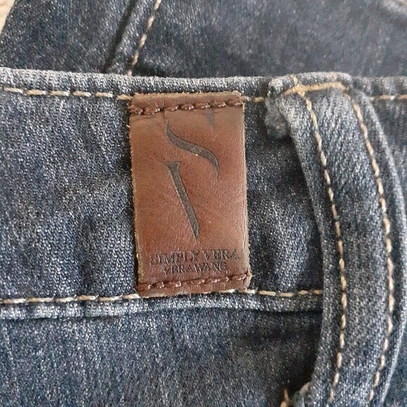 Simply Vera Vera Wang Women's Size 16W Medium Wash Mid Rise Capri Denim Jeans - Picture 11 of 15